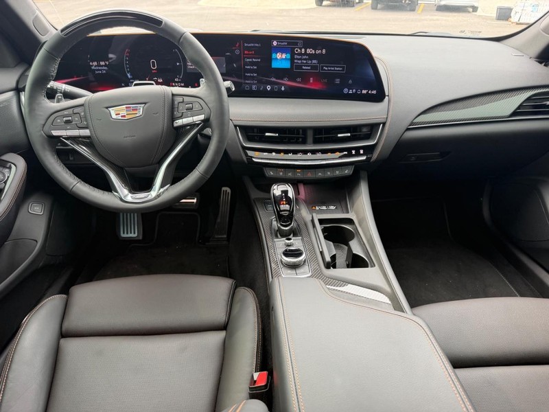 Cadillac CT5-V Vehicle Full-screen Gallery Image 11