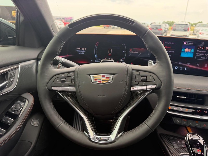 Cadillac CT5-V Vehicle Full-screen Gallery Image 12