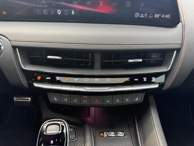Cadillac CT5-V Vehicle Full-screen Gallery Image 16