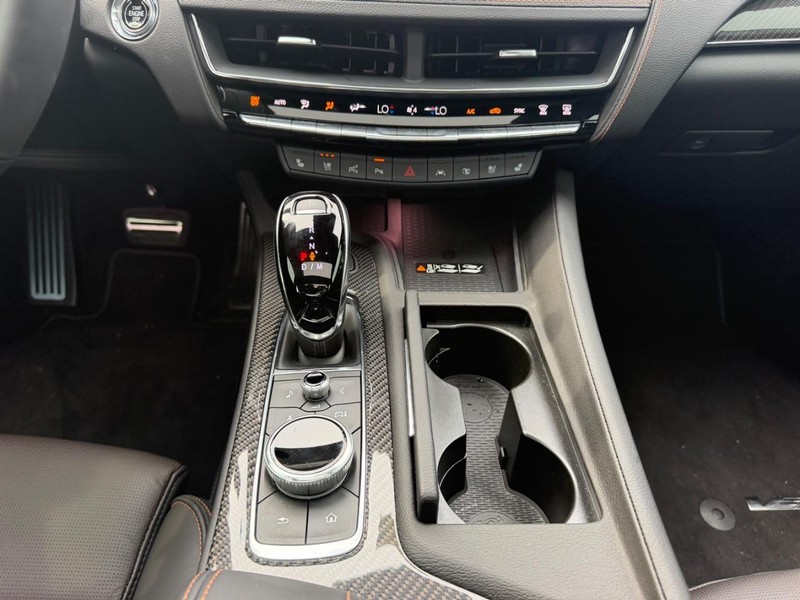 Cadillac CT5-V Vehicle Full-screen Gallery Image 17