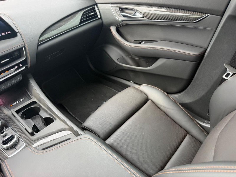 Cadillac CT5-V Vehicle Full-screen Gallery Image 18