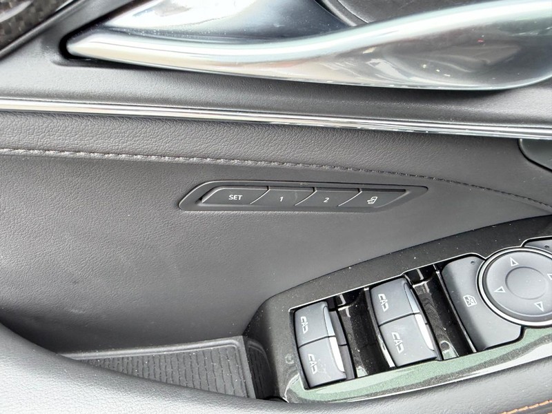 Cadillac CT5-V Vehicle Full-screen Gallery Image 20