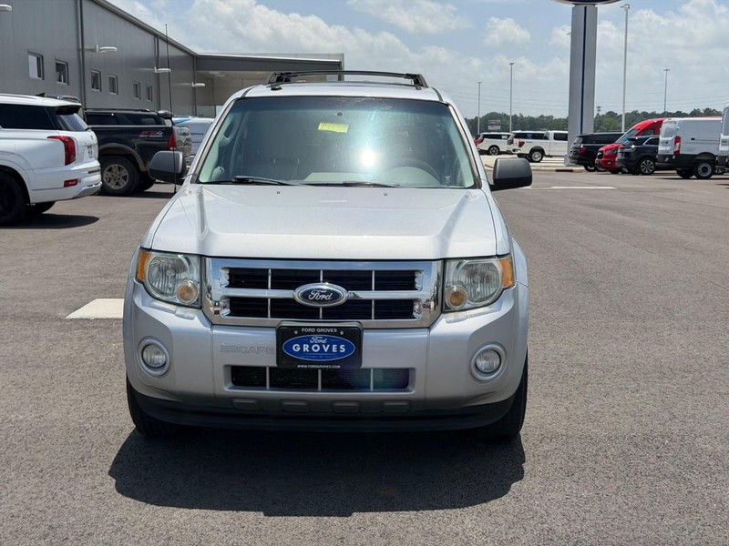 Ford Escape Vehicle Full-screen Gallery Image 02