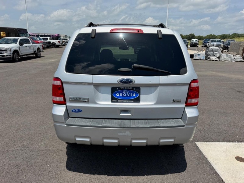 Ford Escape Vehicle Full-screen Gallery Image 06