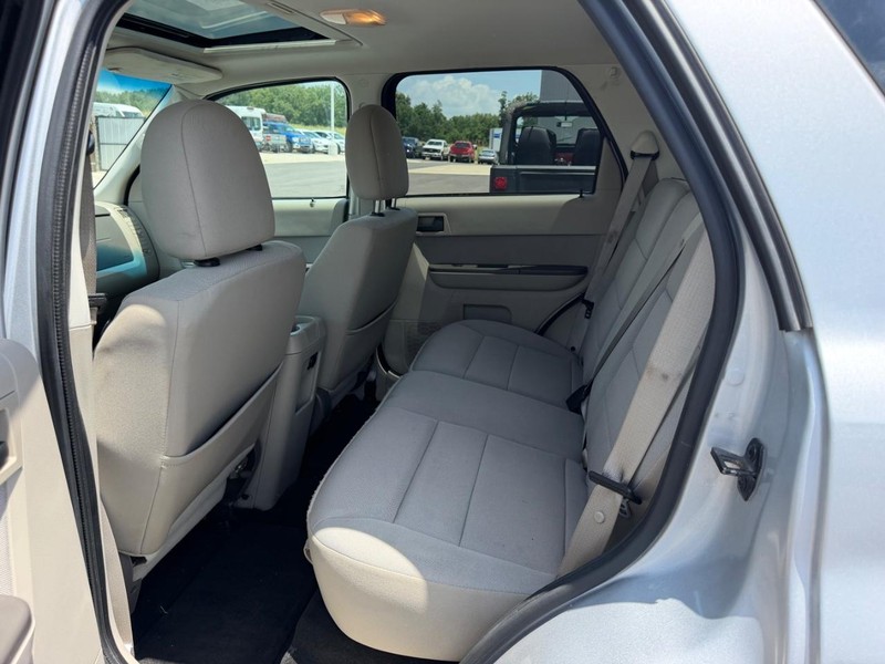 Ford Escape Vehicle Full-screen Gallery Image 09