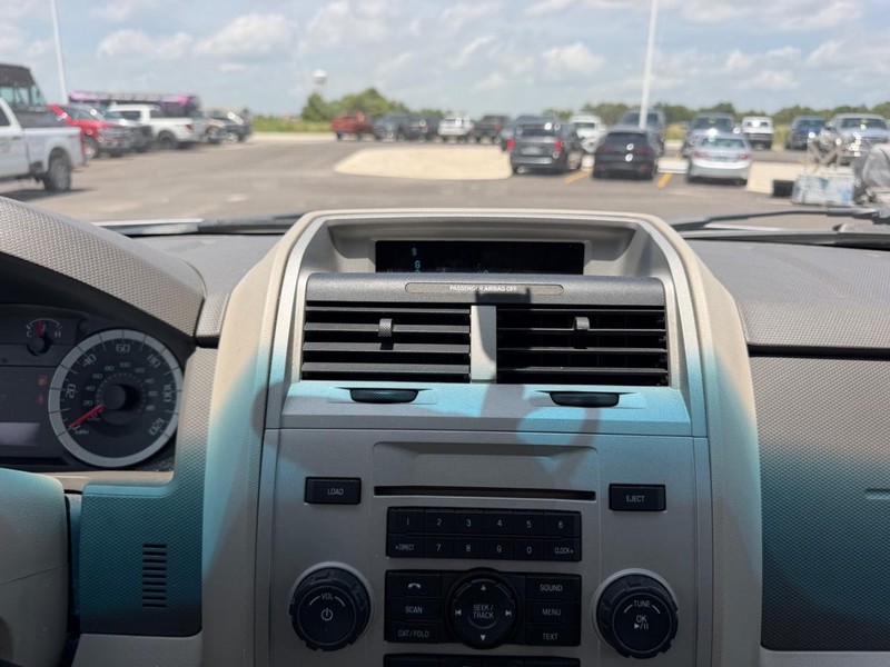 Ford Escape Vehicle Full-screen Gallery Image 15