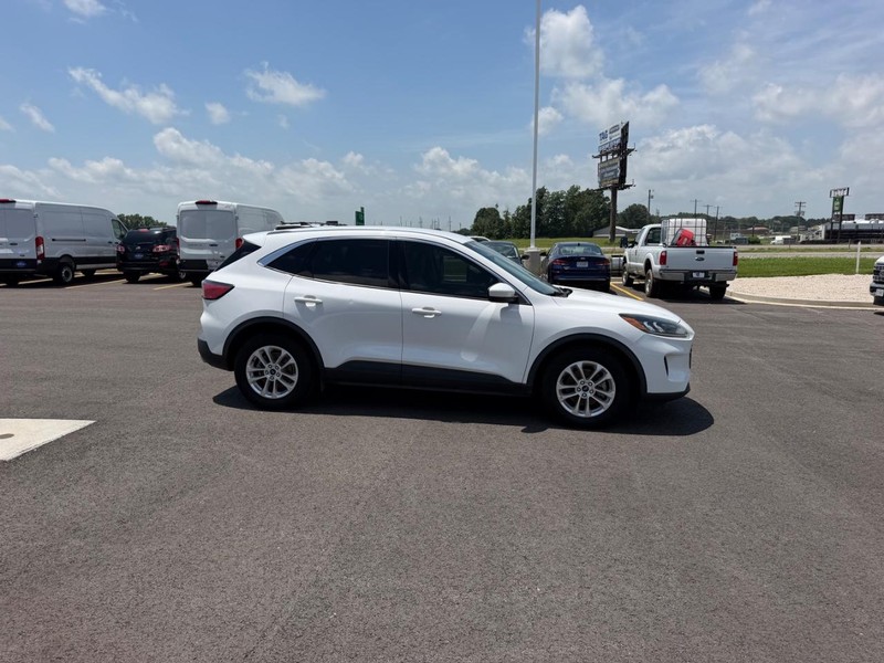 Ford Escape Vehicle Full-screen Gallery Image 04