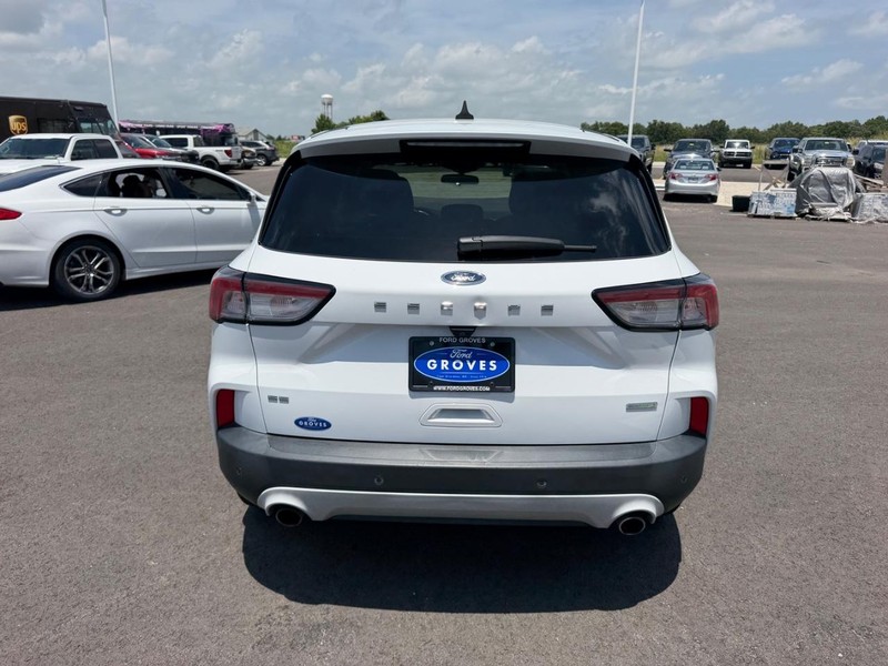 Ford Escape Vehicle Full-screen Gallery Image 06