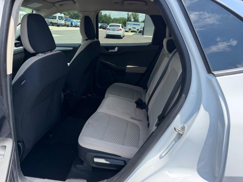 Ford Escape Vehicle Full-screen Gallery Image 09