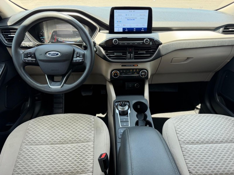 Ford Escape Vehicle Full-screen Gallery Image 10