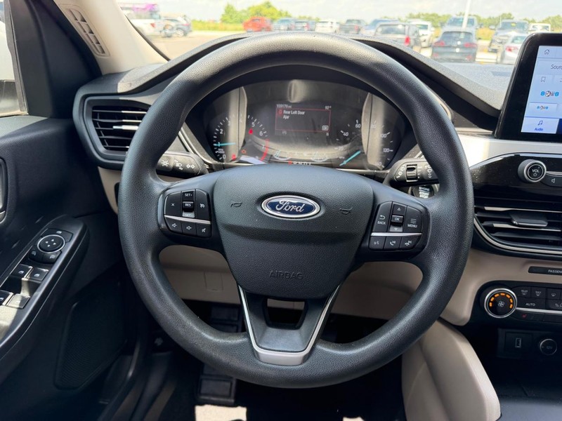 Ford Escape Vehicle Full-screen Gallery Image 11