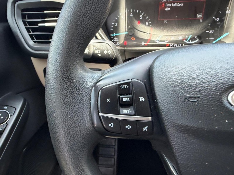 Ford Escape Vehicle Full-screen Gallery Image 12