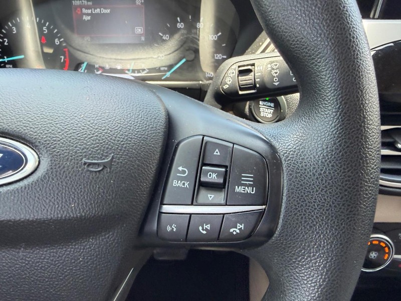 Ford Escape Vehicle Full-screen Gallery Image 13
