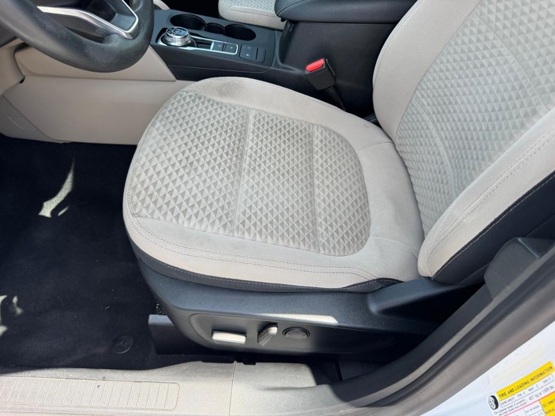 Ford Escape Vehicle Full-screen Gallery Image 19