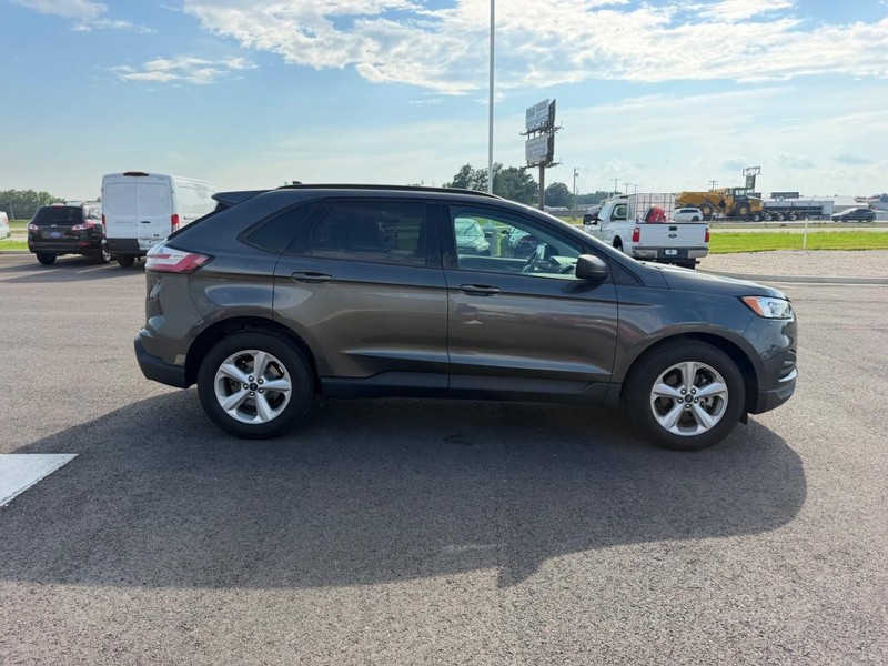 Ford Edge Vehicle Full-screen Gallery Image 04