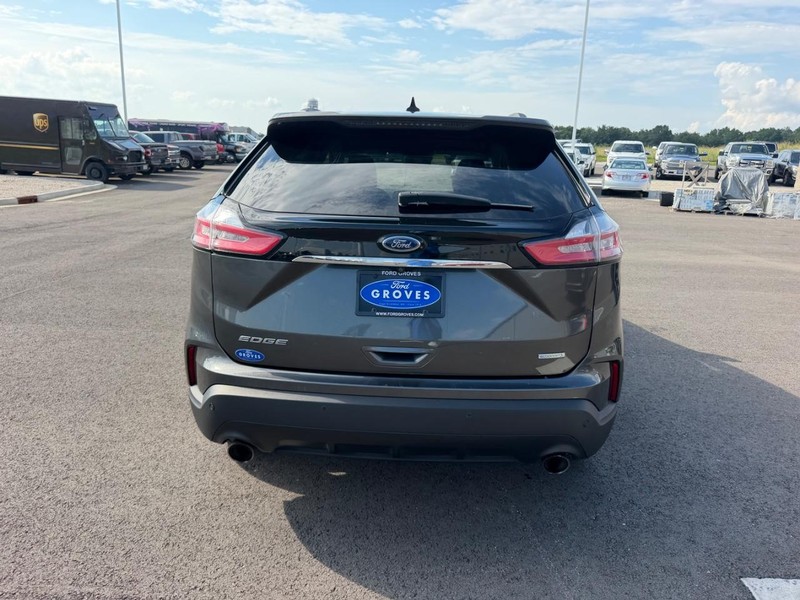 Ford Edge Vehicle Full-screen Gallery Image 06
