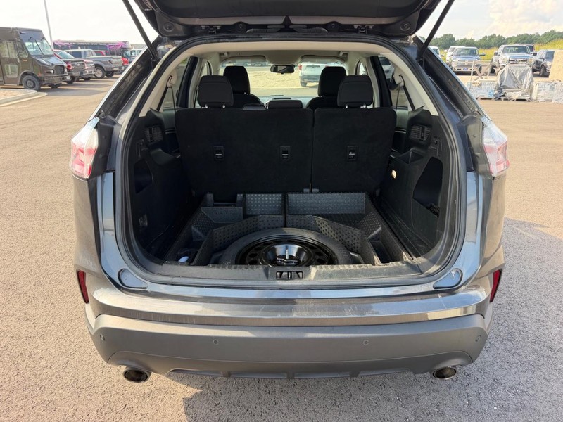 Ford Edge Vehicle Full-screen Gallery Image 07