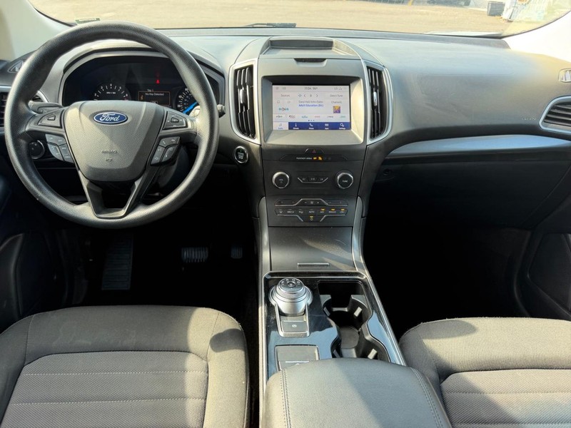 Ford Edge Vehicle Full-screen Gallery Image 10
