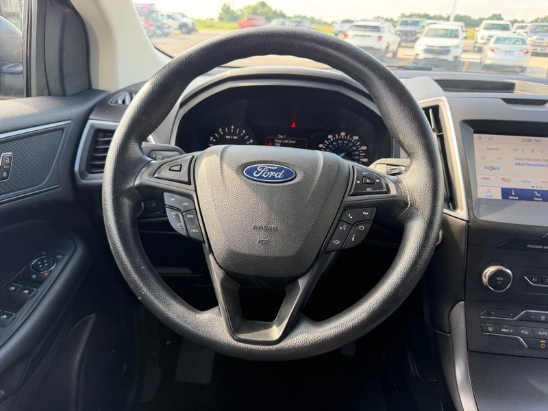 Ford Edge Vehicle Full-screen Gallery Image 11