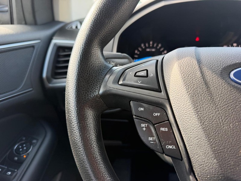 Ford Edge Vehicle Full-screen Gallery Image 12