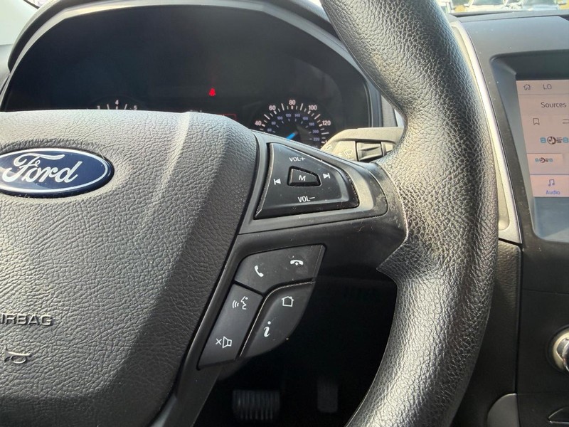 Ford Edge Vehicle Full-screen Gallery Image 13
