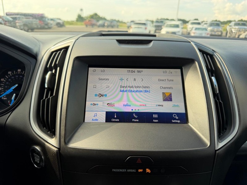 Ford Edge Vehicle Full-screen Gallery Image 14