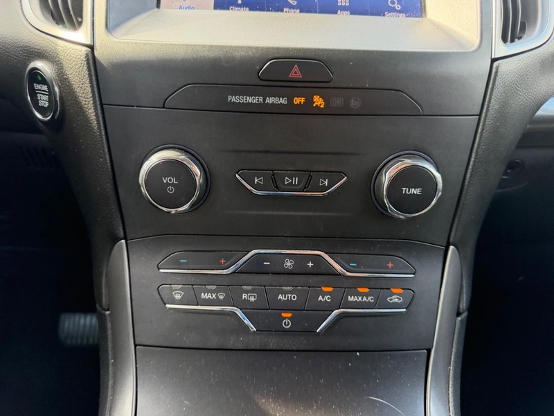 Ford Edge Vehicle Full-screen Gallery Image 15