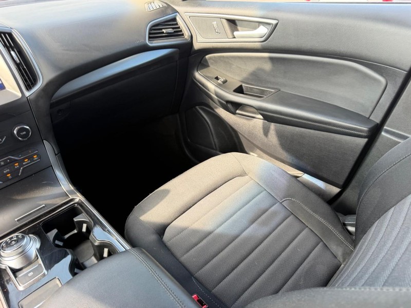 Ford Edge Vehicle Full-screen Gallery Image 17