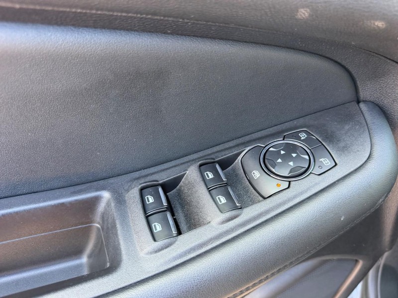 Ford Edge Vehicle Full-screen Gallery Image 18
