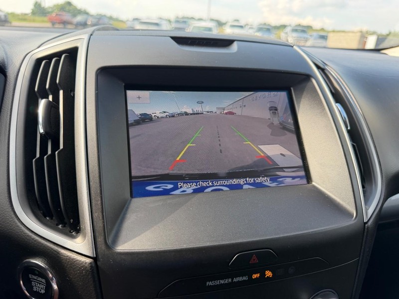 Ford Edge Vehicle Full-screen Gallery Image 21