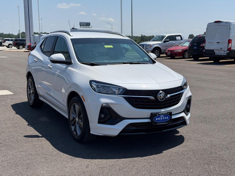 Buick Encore GX Vehicle Full-screen Gallery Image 03