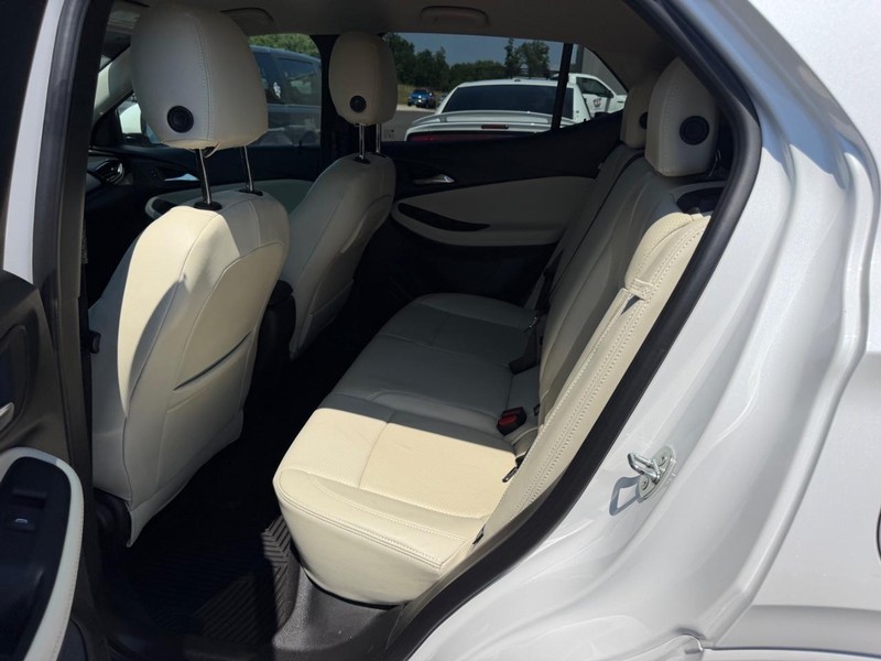 Buick Encore GX Vehicle Full-screen Gallery Image 09