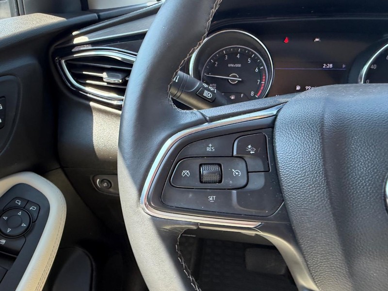Buick Encore GX Vehicle Full-screen Gallery Image 12
