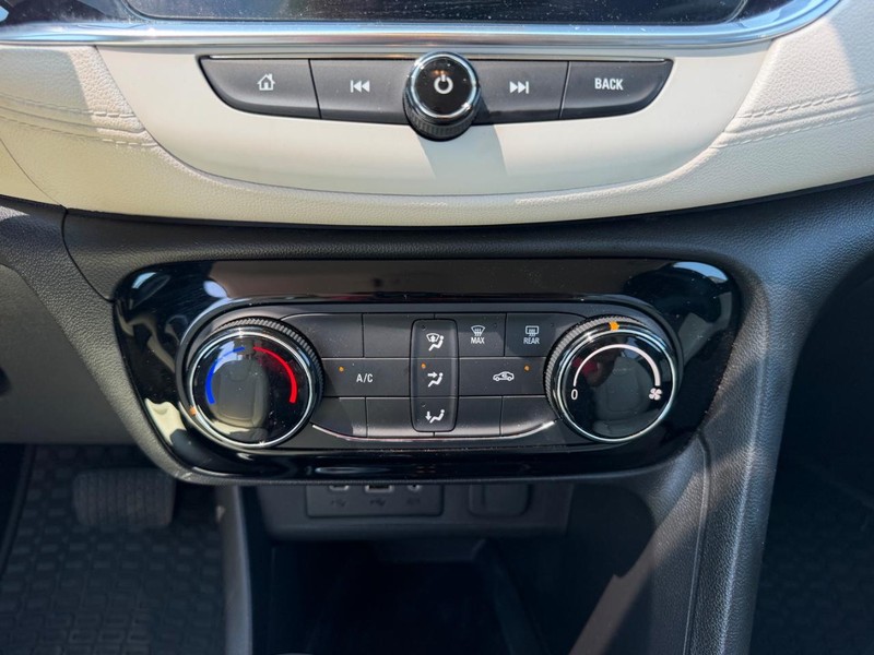 Buick Encore GX Vehicle Full-screen Gallery Image 15