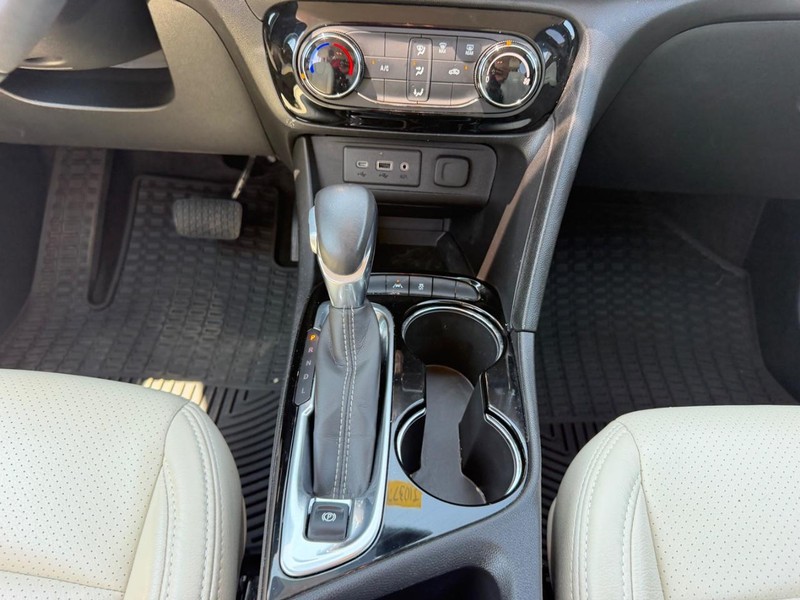 Buick Encore GX Vehicle Full-screen Gallery Image 16