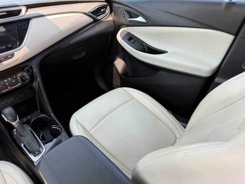 Buick Encore GX Vehicle Full-screen Gallery Image 17