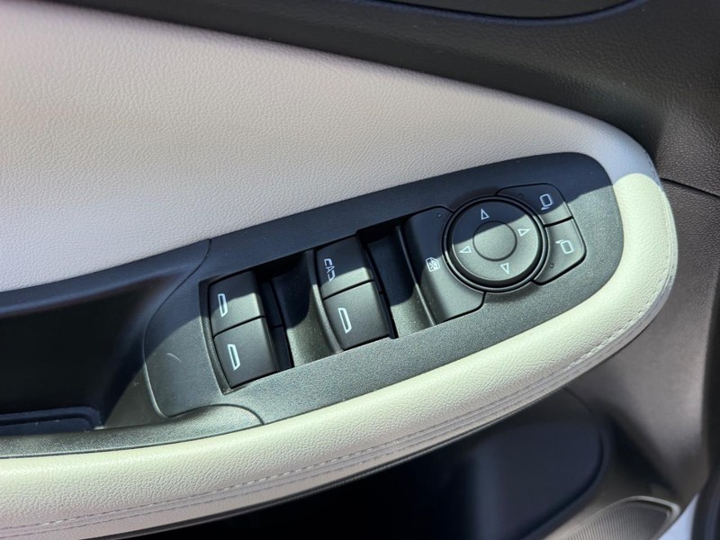Buick Encore GX Vehicle Full-screen Gallery Image 18
