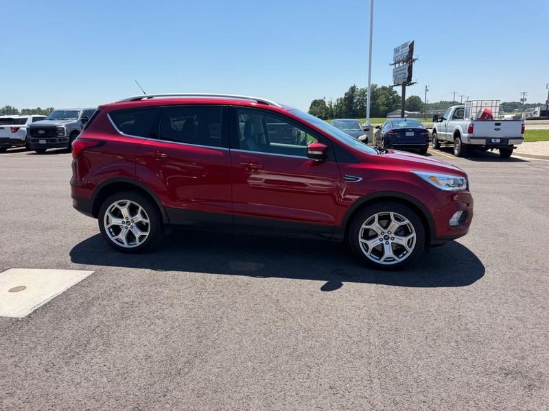Ford Escape Vehicle Full-screen Gallery Image 04