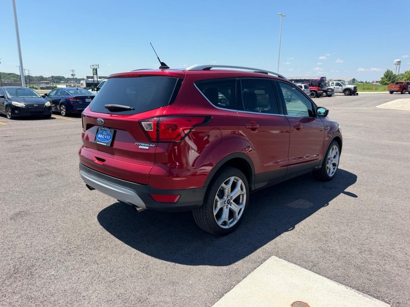 Ford Escape Vehicle Full-screen Gallery Image 05