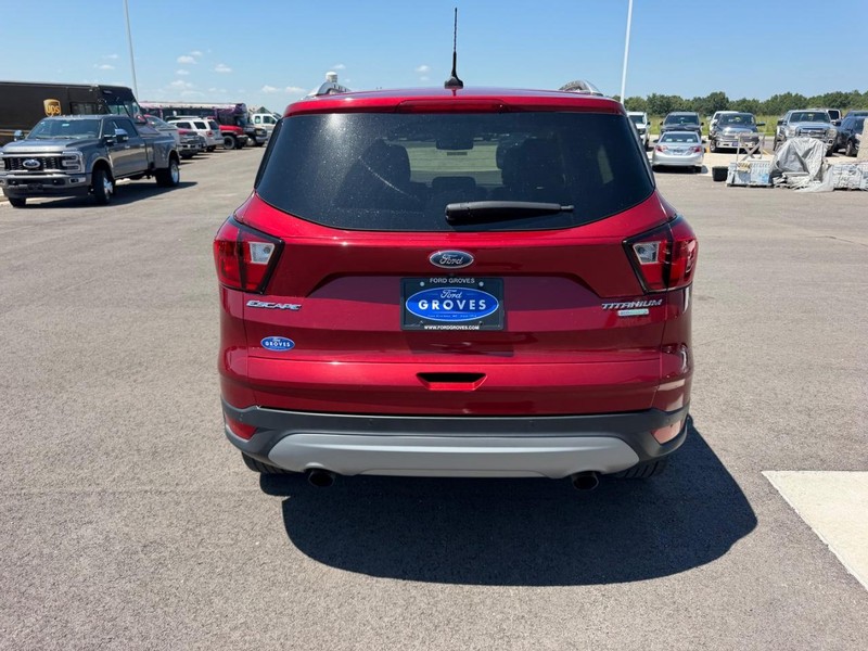 Ford Escape Vehicle Full-screen Gallery Image 06