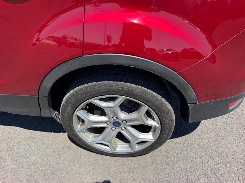Ford Escape Vehicle Full-screen Gallery Image 09