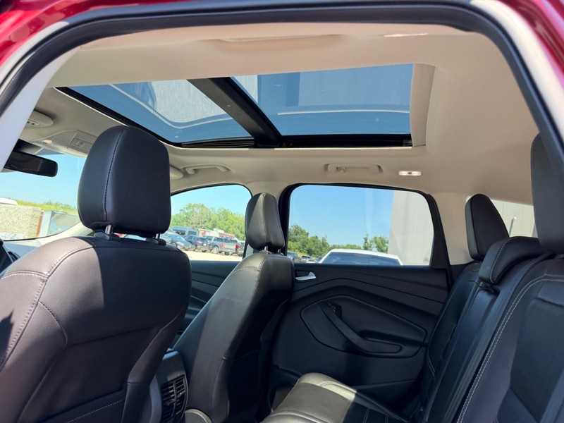 Ford Escape Vehicle Full-screen Gallery Image 11