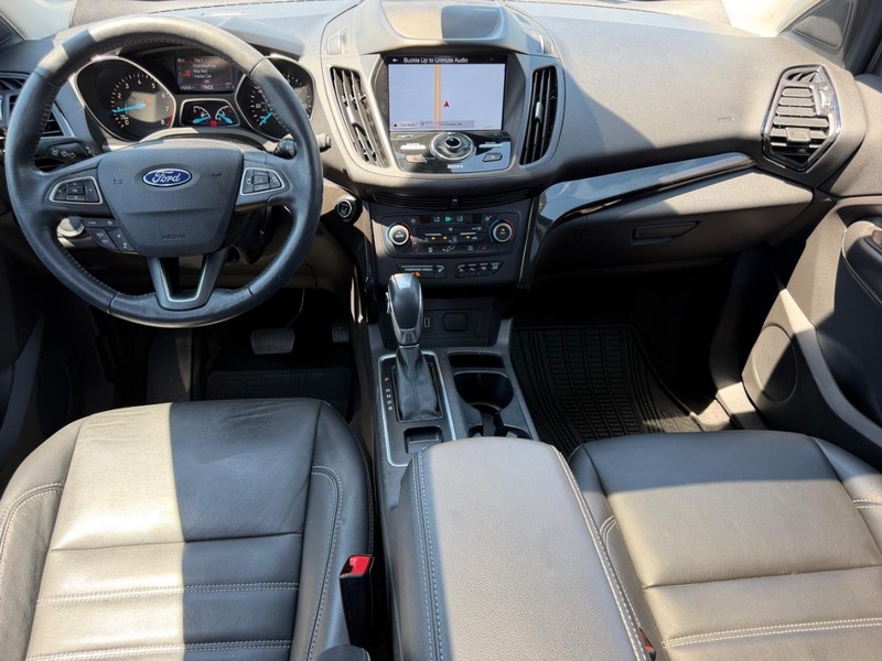 Ford Escape Vehicle Full-screen Gallery Image 12
