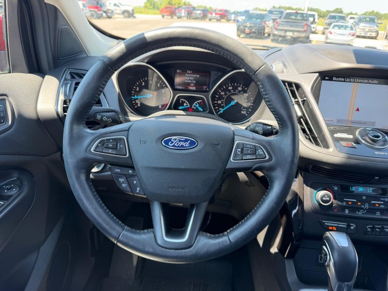 Ford Escape Vehicle Full-screen Gallery Image 13