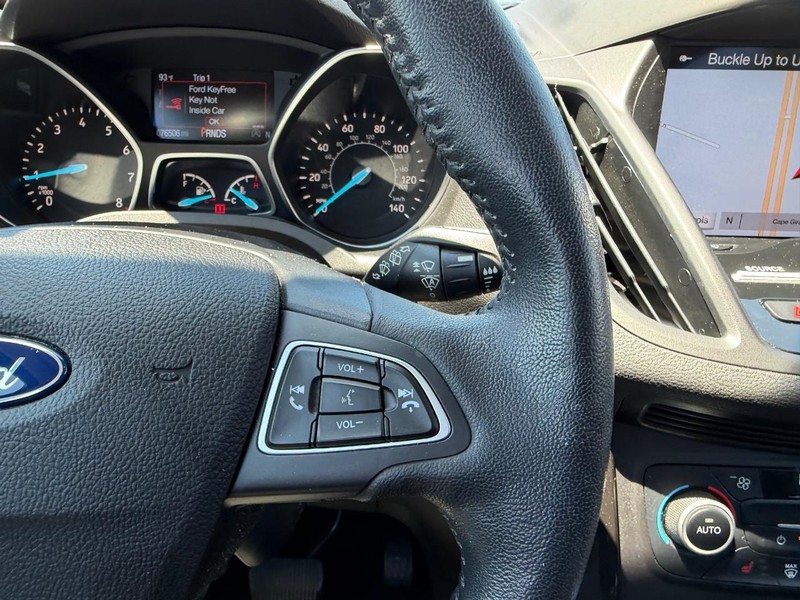 Ford Escape Vehicle Full-screen Gallery Image 15