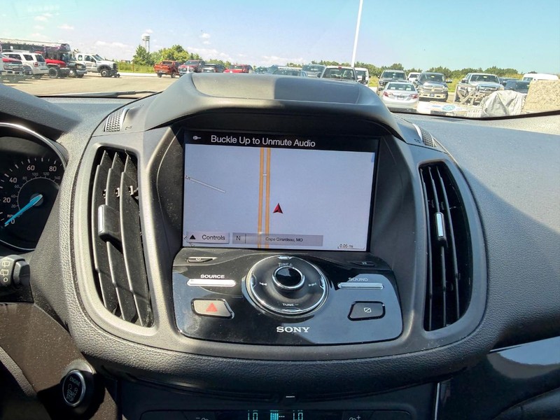 Ford Escape Vehicle Full-screen Gallery Image 16