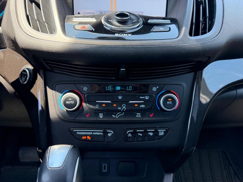Ford Escape Vehicle Full-screen Gallery Image 17