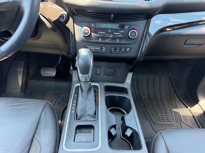 Ford Escape Vehicle Full-screen Gallery Image 18
