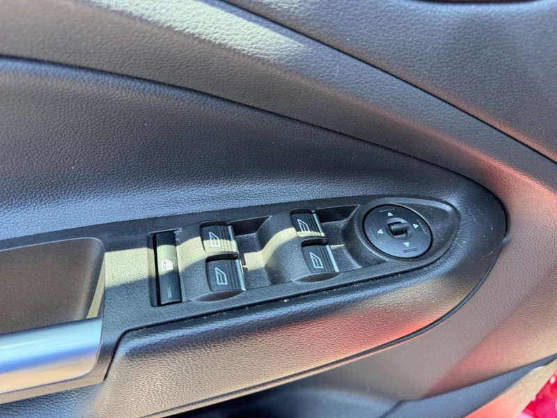 Ford Escape Vehicle Full-screen Gallery Image 20