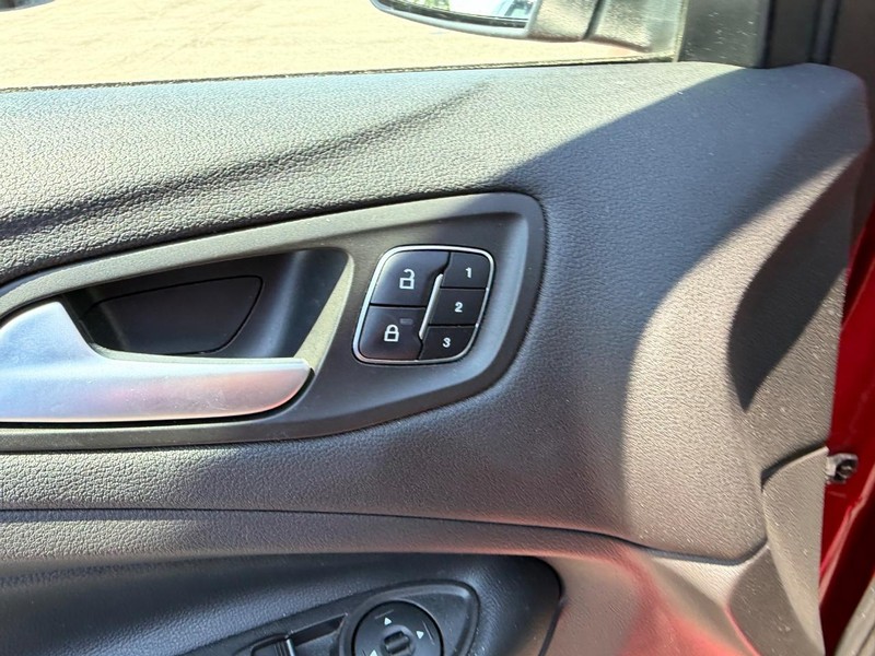 Ford Escape Vehicle Full-screen Gallery Image 21